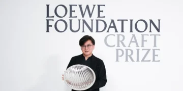Kunimasa Aoki Wins 2025 LOEWE Craft Prize with Terracotta Sculpture