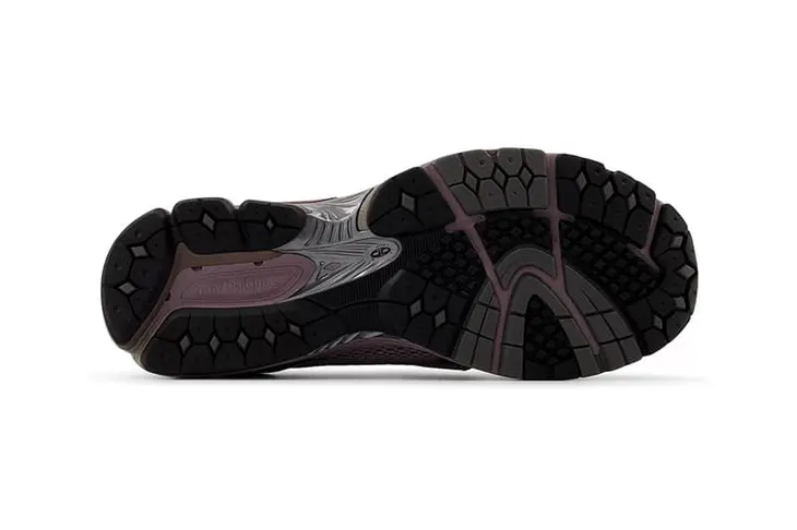 New Balance Introduces 1906L Loafer “Metallic Pink”