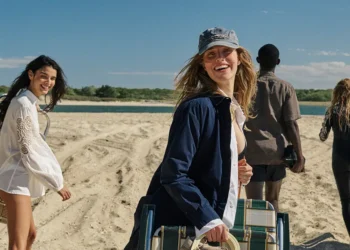 Banana Republic Sets the Scene for Endless Summer