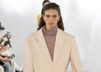 SYSTEM SS26 Explores Routine and Escape with “Office Daydream”