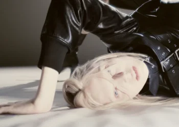 McQueen Unveils Fall Winter 2025 Campaign by Glen Luchford