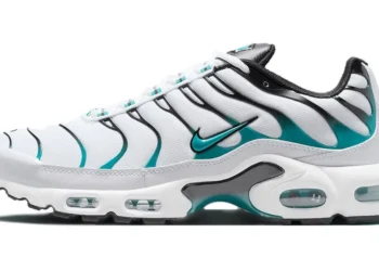 Nike Air Max Plus “Turbo Green” Returns After Over a Decade