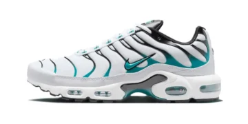 Nike Air Max Plus “Turbo Green” Returns After Over a Decade