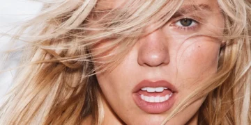 Reneé Rapp Ascends: BITE ME Debuts at No. 1, Marking Pop’s New Era