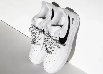 Supreme Drops New Nike Air Force 1 Low in Two Colorways