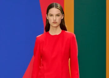 Akris Spring 2026 Explores Color, Line, and Essential Form