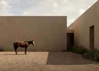 Jorge Garibay Architects Build Calm Among the Vines