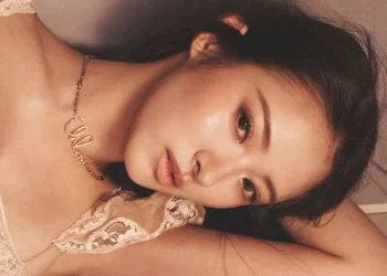 Chloé Names Anna from MEOVV as Global Brand Ambassador