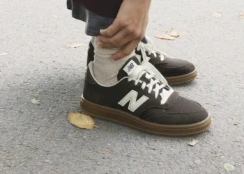 AURALEE New Balance T500