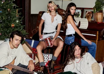 Guess Jeans Unveils Warm and Youthful Mood for Holiday 2025