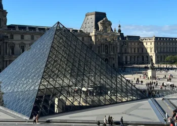Why the Louvre Robbery Became Everyone’s Favorite Fantasy
