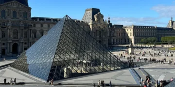 Why the Louvre Robbery Became Everyone’s Favorite Fantasy
