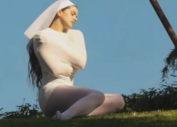 DORIC ORDER: On LUX and the Decline of Instant Comprehension Culture