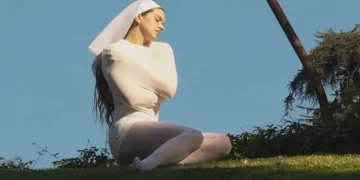 DORIC ORDER: On LUX and the Decline of Instant Comprehension Culture