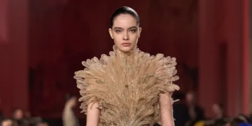 Elie Saab Haute Couture SS26 Revives the Jet-Set Era
