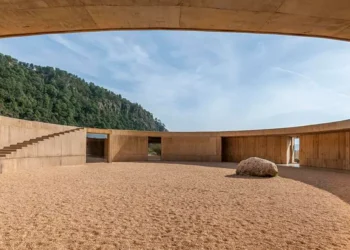 House 720 Degrees Turns Architecture Into a Living System