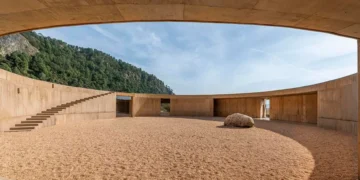 House 720 Degrees Turns Architecture Into a Living System