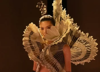 The Agony and the Ecstasy: Schiaparelli Haute Couture SS26