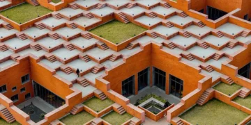 Prestige University Reimagines the Academic Building as a Stepped Public Space