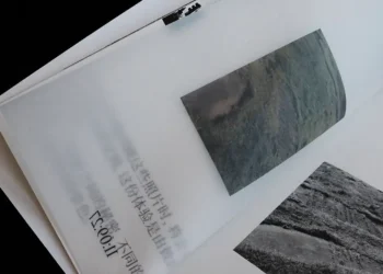 Between the Lines: Navigating the Intersection of Art and Advertising, Reality and Virtuality