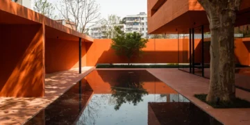 Mix Architecture Builds Red Box in Dialogue with Red Mountain