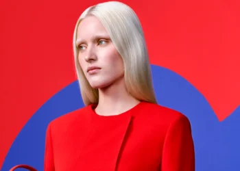 Akris Reworks Summer Suiting Through Line and Color for 2026
