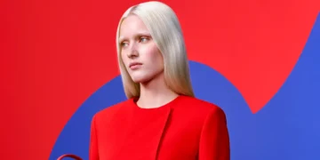 Akris Reworks Summer Suiting Through Line and Color for 2026