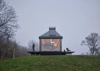 How Architecture Shapes Fire-Aware Spaces