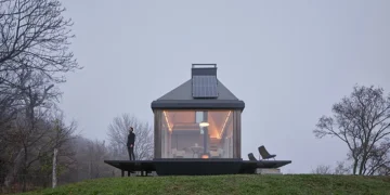 How Architecture Shapes Fire-Aware Spaces