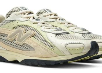 AURALEE New Balance 204L