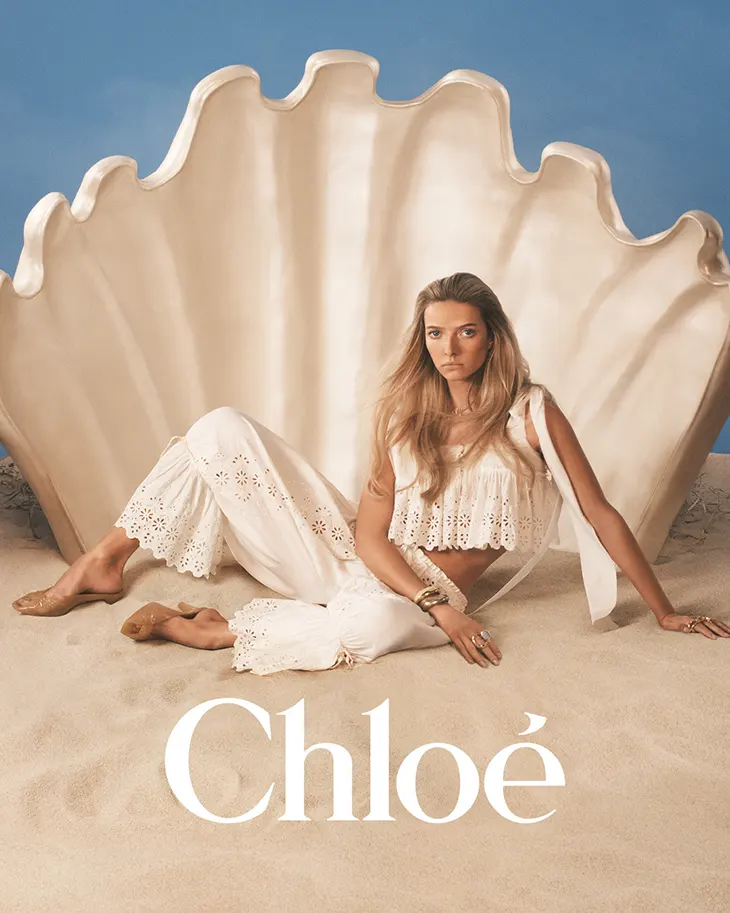Apple Martin Chloé à la Plage 2026 