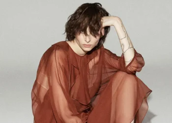 N21 Resort 2027 Womenswear Builds Contrast Into Every Look