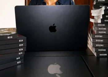 MacBook Air M5: The Office I Carry