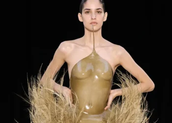 Ashi Studio FW26 Couture Turns Dressing Into a Change of Skin